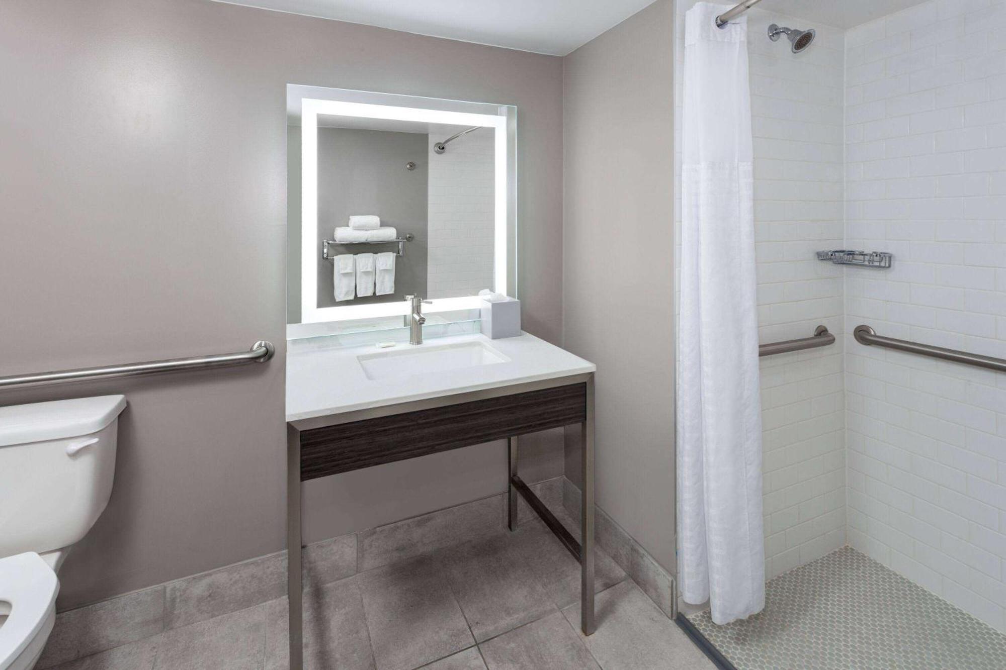 Super 8 By Wyndham Baltimore Northwest Exterior photo