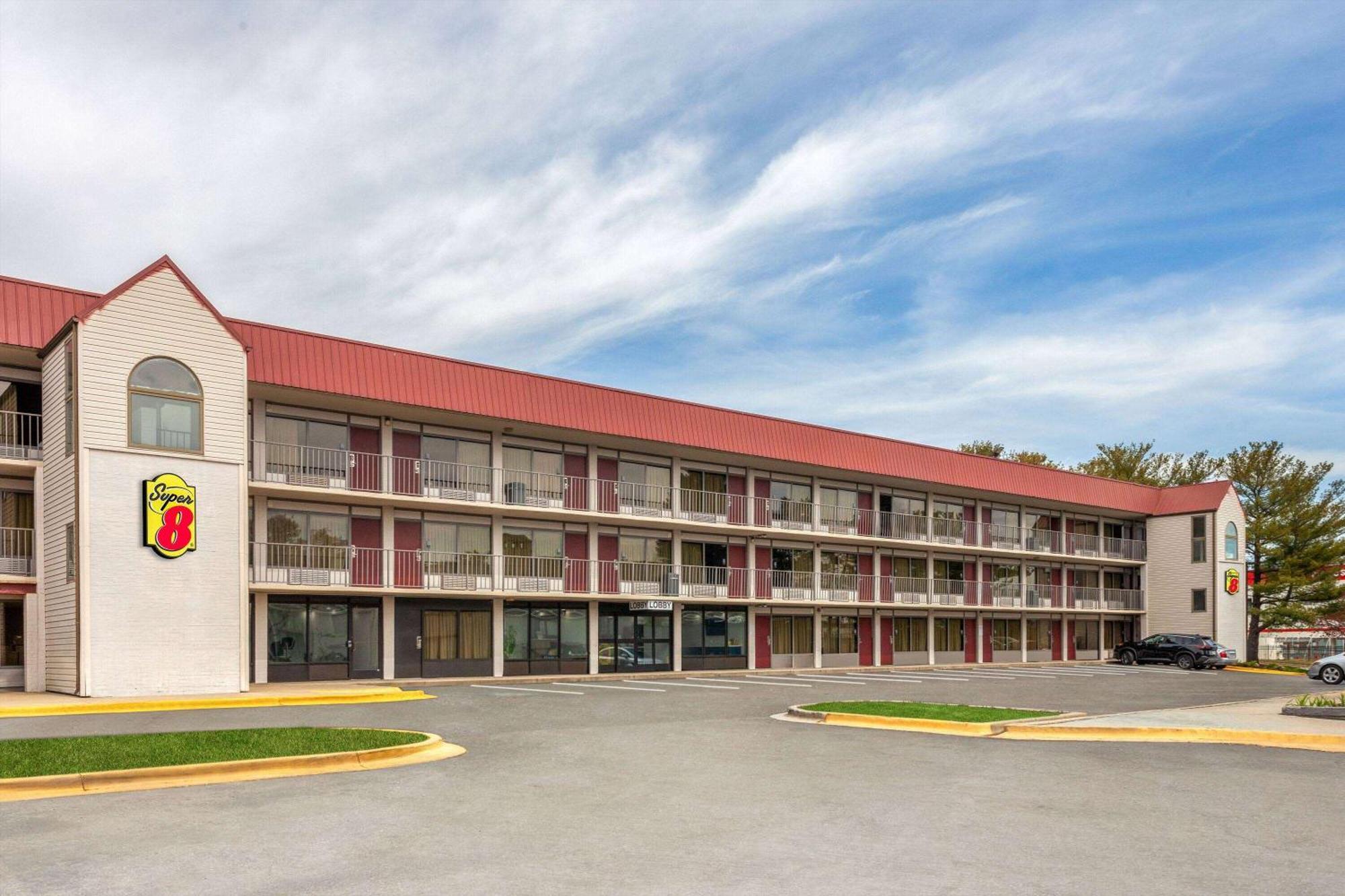 Super 8 By Wyndham Baltimore Northwest Exterior photo