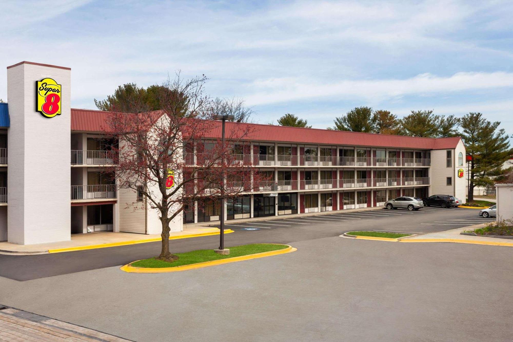 Super 8 By Wyndham Baltimore Northwest Exterior photo
